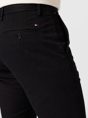 Slimfit Pantaloni chino 'Denton' di TOMMY HILFIGER in nero