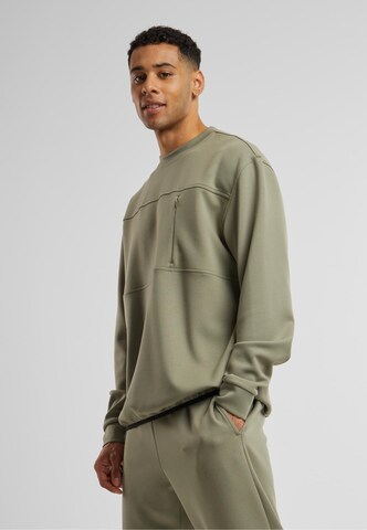 Urban Classics Sweatshirt in Green