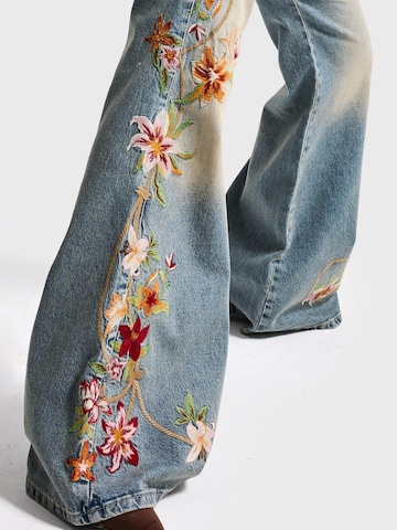 IT'S BASIC Flared Jeans 'FLARE MID RISE JEANS' in Blauw