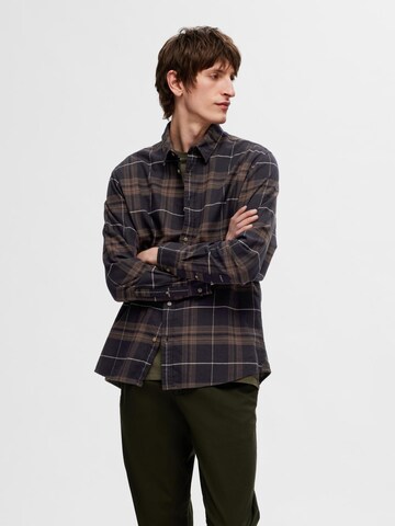 SELECTED HOMME Slim Fit Skjorte 'SLHowen' i sort: forside