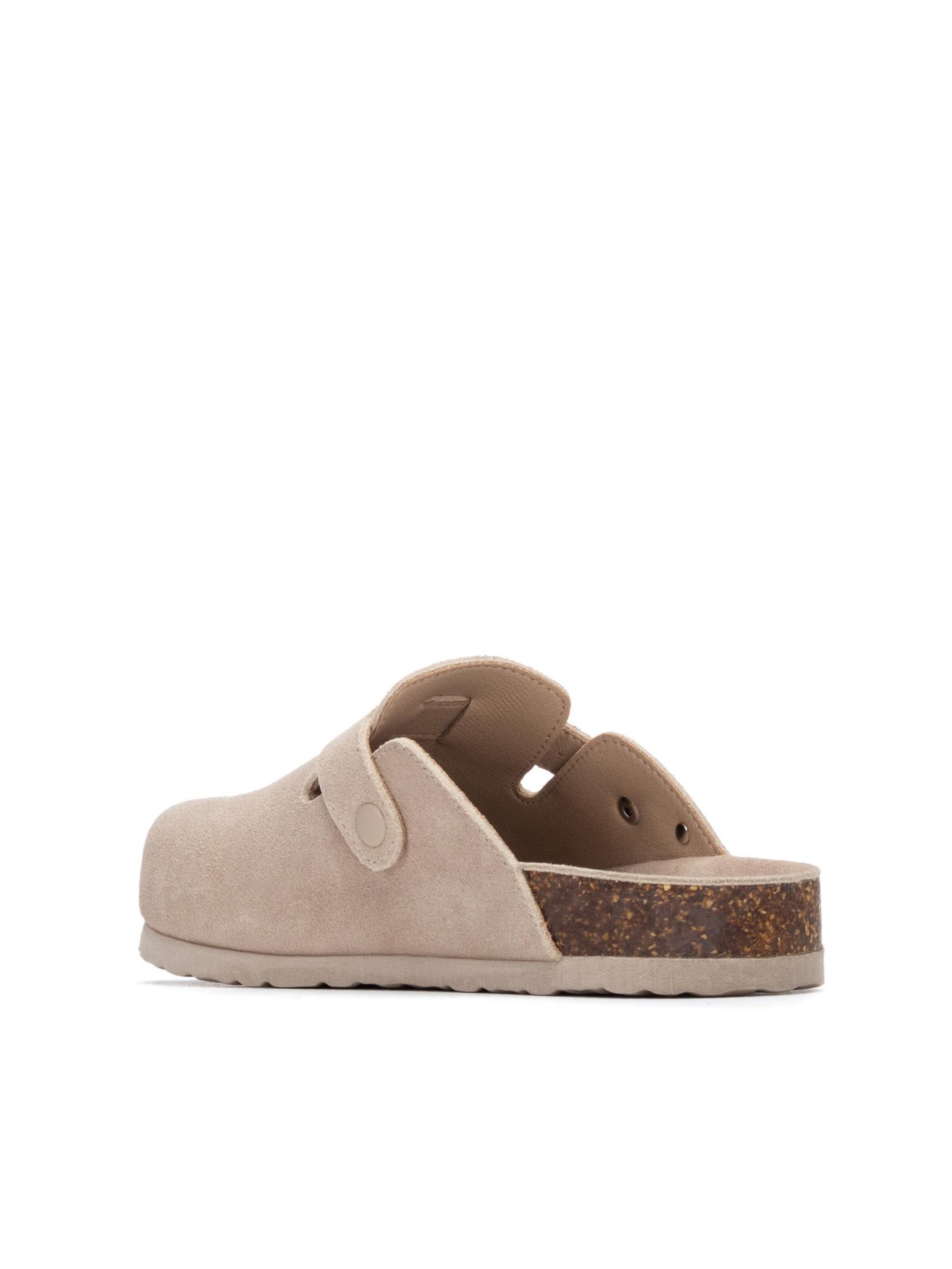 Xti Slippers in Beige