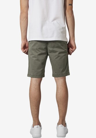 Urban Classics Regular Shorts in Grün