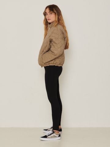 ABOUT YOU x Sofia Tsakiridou Between-Season Jacket 'PAULA' in Brown