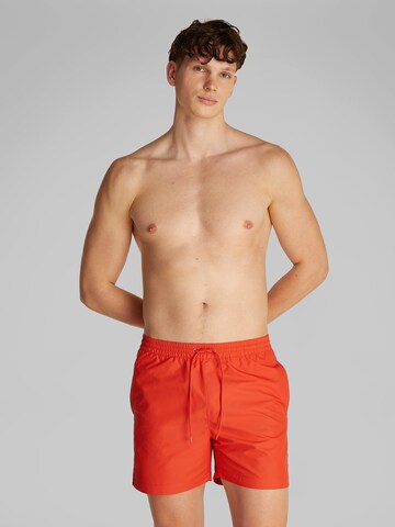 Calvin Klein Swimwear Badshorts i röd: framsida