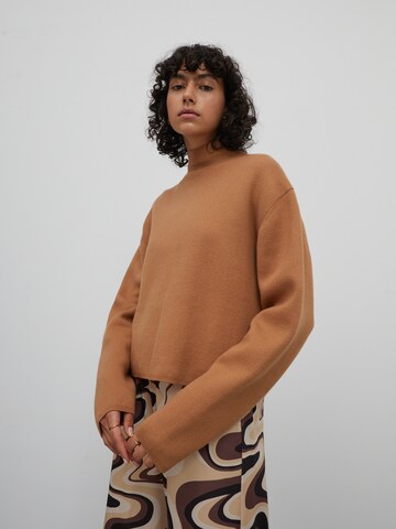 Pull-over 'Alexandra' EDITED en marron : devant