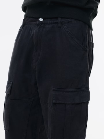 Pull&Bear Baggy Cargo trousers in Black