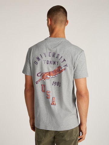Maglietta di Tommy Jeans in grigio: frontale