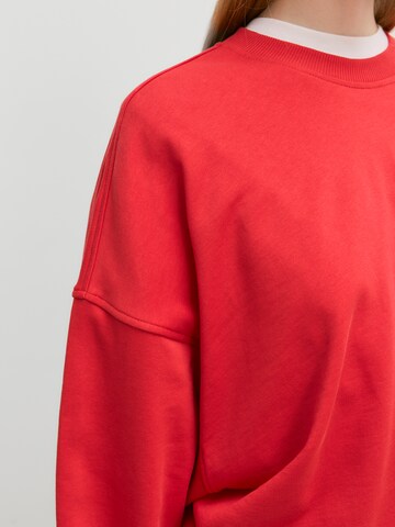 EDITED Sweatshirt 'Emielia' in Red