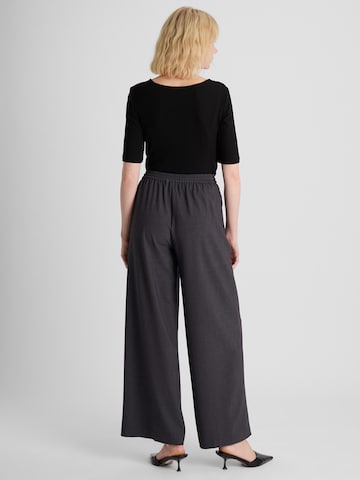 Wide leg Pantaloni 'Blanca' de la Guido Maria Kretschmer Women pe gri