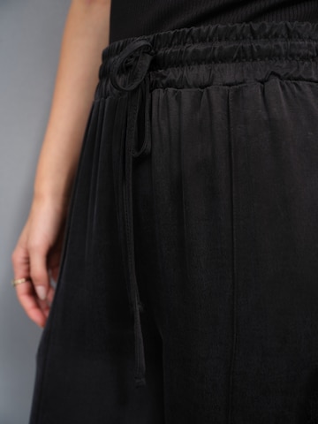 Wide Leg Pantalon 'Johanna' A LOT LESS en noir