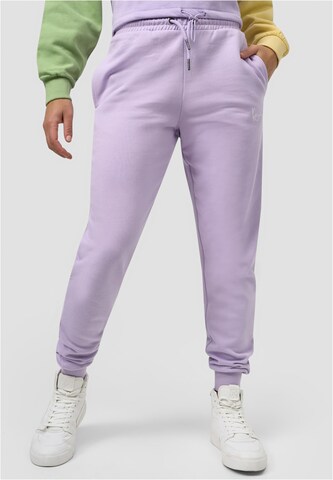 Karl Kani Loose fit Pants in Purple: front