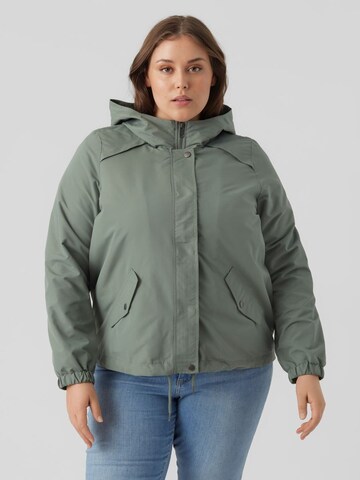 Vero Moda Curve Tussenparka in Groen: voorkant