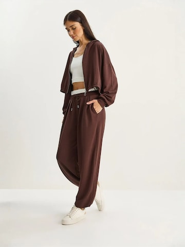 Completo pantalone di Bianco Lucci in marrone