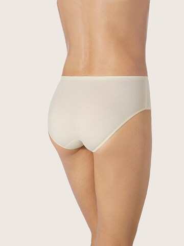 Panty 'Diana mid waist Soy fiber' di zd ZERO DEFECTS in bianco