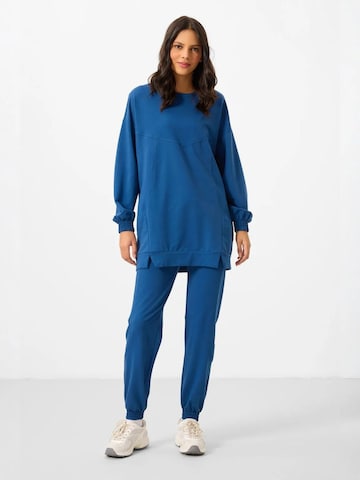 Tommy Life Sweatsuit in Blue: front