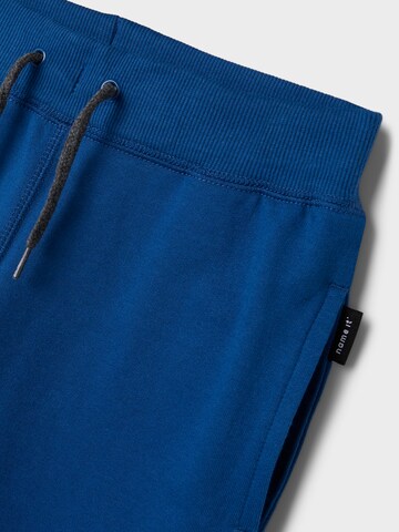 Tapered Pantaloni de la NAME IT pe albastru