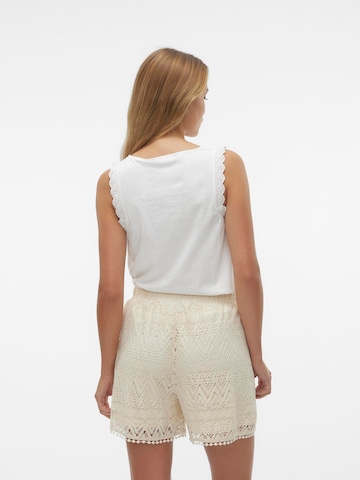 Top 'HANNE' de la VERO MODA pe alb