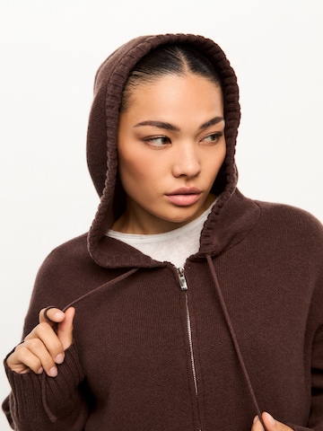 CESARE GASPARI Strickjacke in Braun