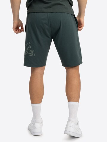 regular Pantaloni 'Chilley' di LONSDALE in verde