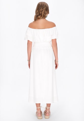Robe d’été 'Festival' IZIA en blanc