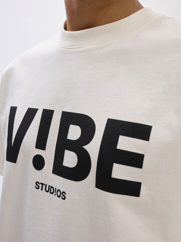 V!BE STUD!OS Póló - bézs