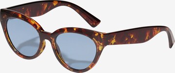 Lunettes de soleil 'RAISA' Pilgrim en marron : devant