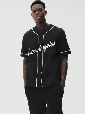 Sinned x ABOUT YOU - Ajuste confortable Camisa 'Nicolas' en negro: frente