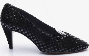 Stuart Weitzman Pumps 39 in Schwarz: predná strana