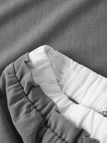 Regular Pantalon LMTD en gris