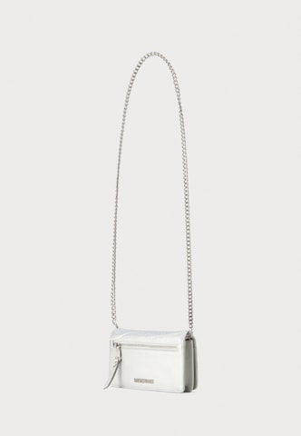 STEVE MADDEN - Clutches 'Blira' em prata: lateral