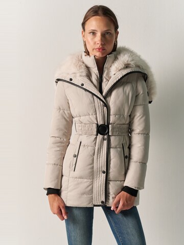 KOROSHI - Chaqueta de invierno en beige: frente