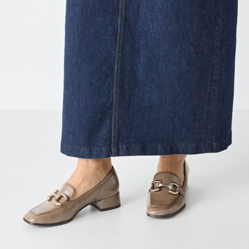 Tamaris Pumps in Brown: front