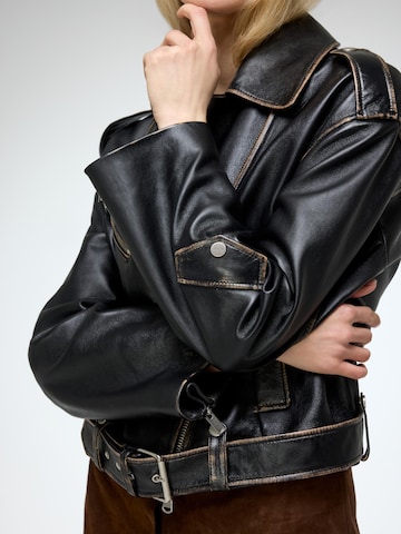 V S P Winterjacke 'Anya' in Schwarz