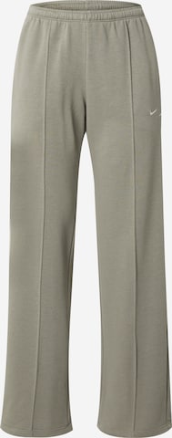 Nike Sportswear Trousers in Green: front