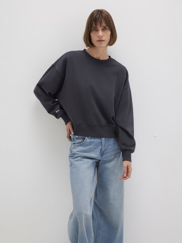 Mavi Sweatshirt in Black: front