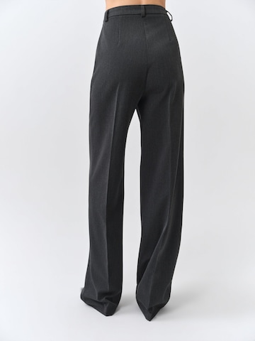 MB by Marta Buzolic - Pierna ancha Pantalón en gris