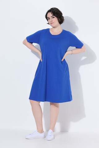 Rochie de la Ulla Popken pe albastru