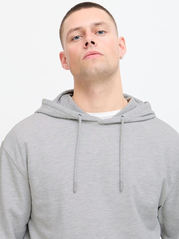 Sweat-shirt 'Brody' BLEND en gris