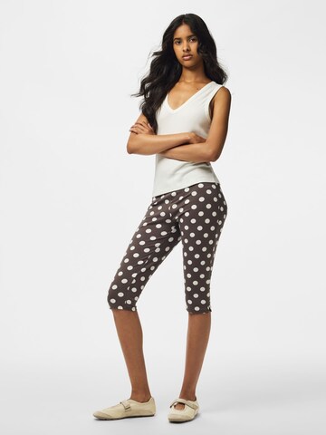 PIECES Slimfit Shorts 'PCAlli' in Braun