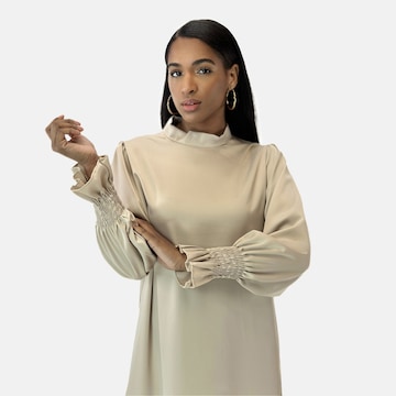 Elara Kjole 'Abaya' i beige
