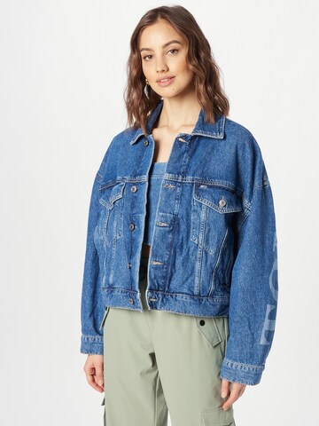 Tommy Jeans Between-season jacket in Blue: front