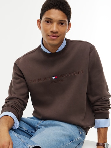 Bluză de molton de la TOMMY HILFIGER pe maro