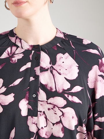 ONLY Carmakoma - Blusa 'CARLinka' en negro