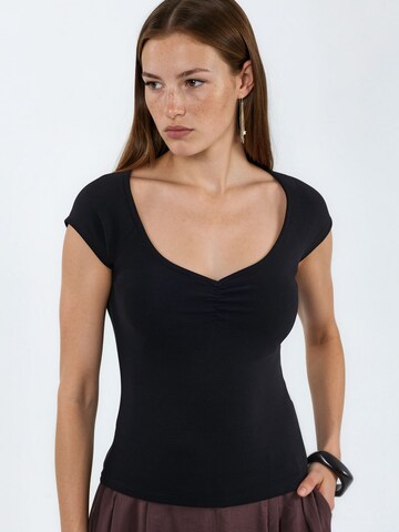Busem T-Shirt in Schwarz: Vorderseite