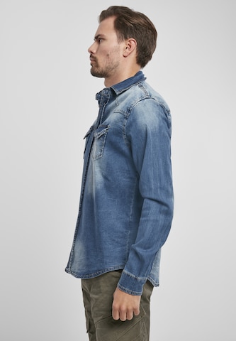 Brandit - Ajuste regular Camisa 'Riley' en azul