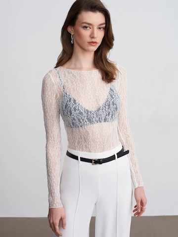 Dilvin Shirt in White: front