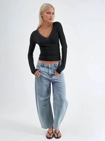 Busem Top in Black