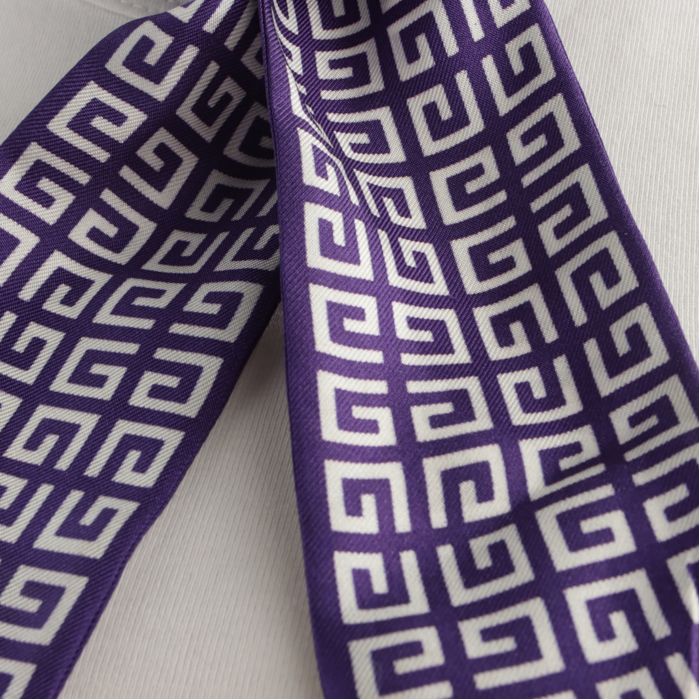 Givenchy Scarf & Wrap in One size in Blue