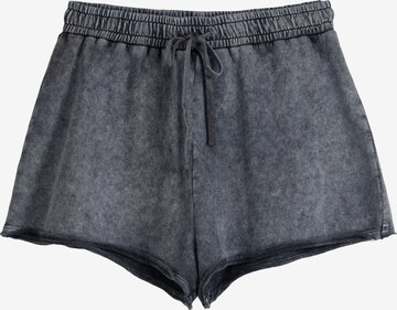 Bershka Regular Shorts in Grau: predná strana