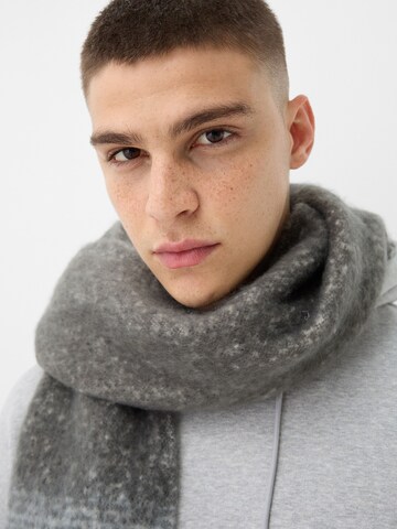 Sciarpa di Bershka in grigio